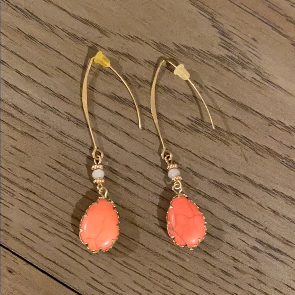 Women’s dangle earrings